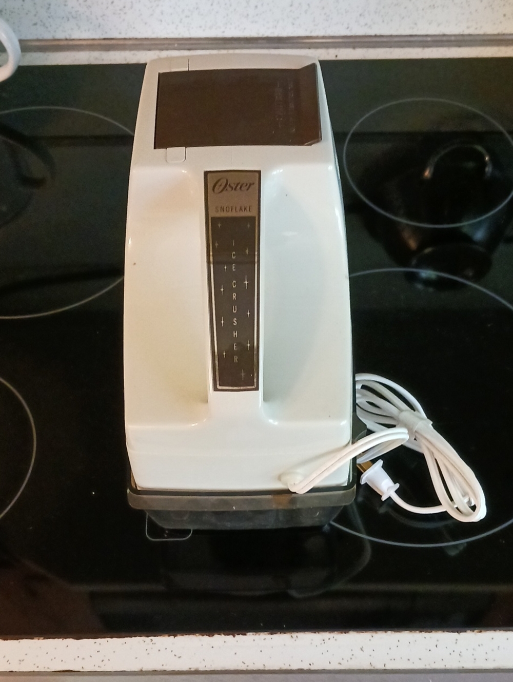 Vintage OSTER Electric Snow Flakes Ice Crusher Home Kitchen Tool
